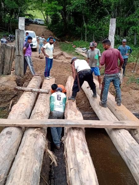 povo indigena bahia construindo ponte